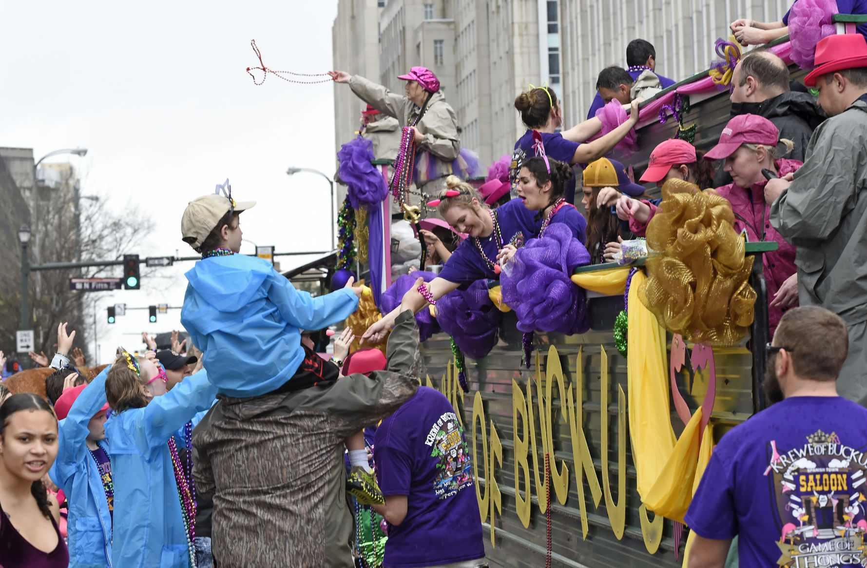 BR.spanishtownparade1225.021118 bf